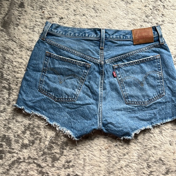 501® ORIGINAL FIT HIGH RISE WOMEN'S SHORTS - Picture 2 of 4